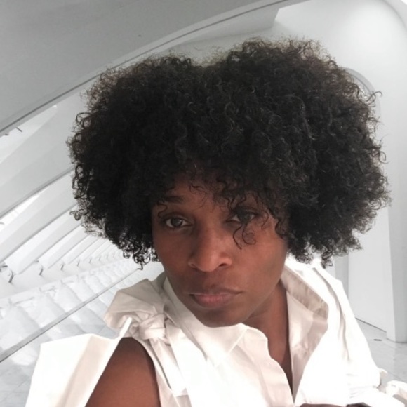 Meet your Posher, Cassandra - Picture 4 of 7